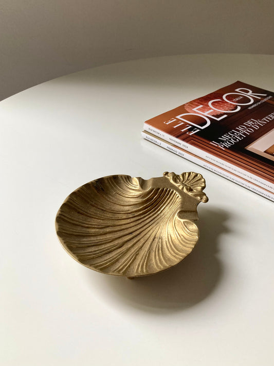 Posacenere a conchiglia in ottone