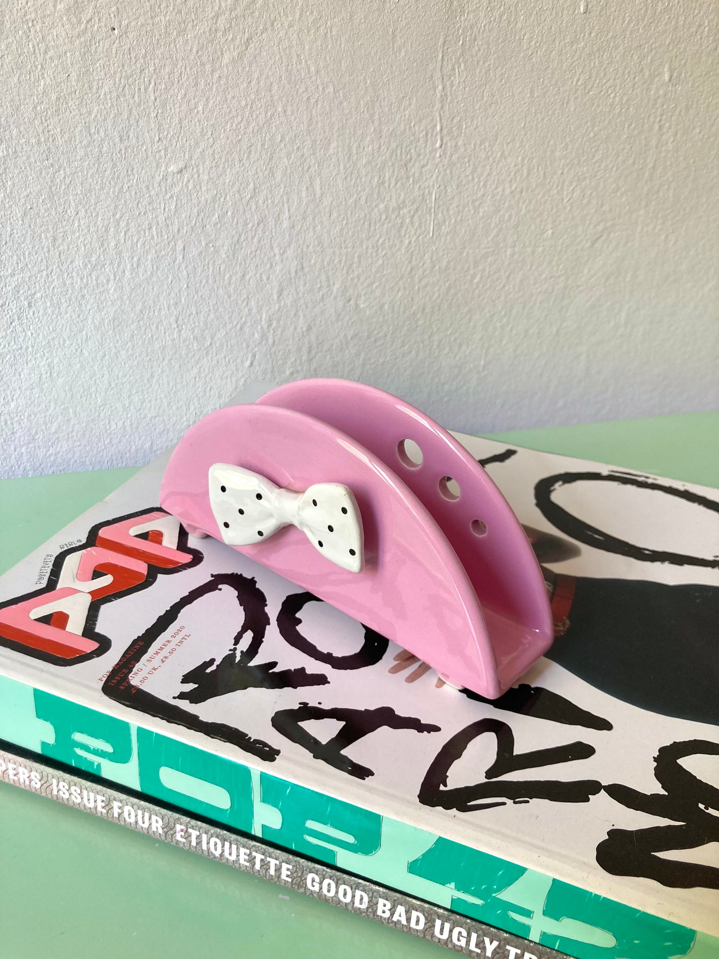 Pink napkin holder with bow