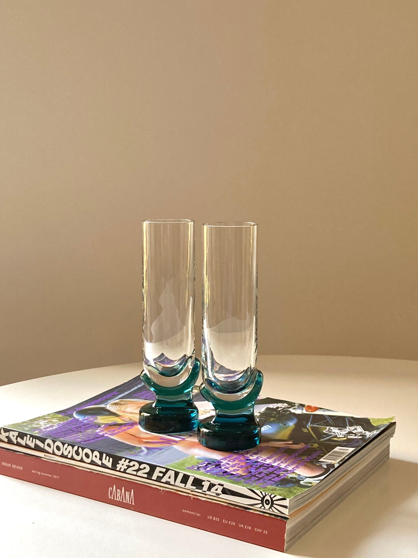 Set of 6 tall glasses with petrol blue base