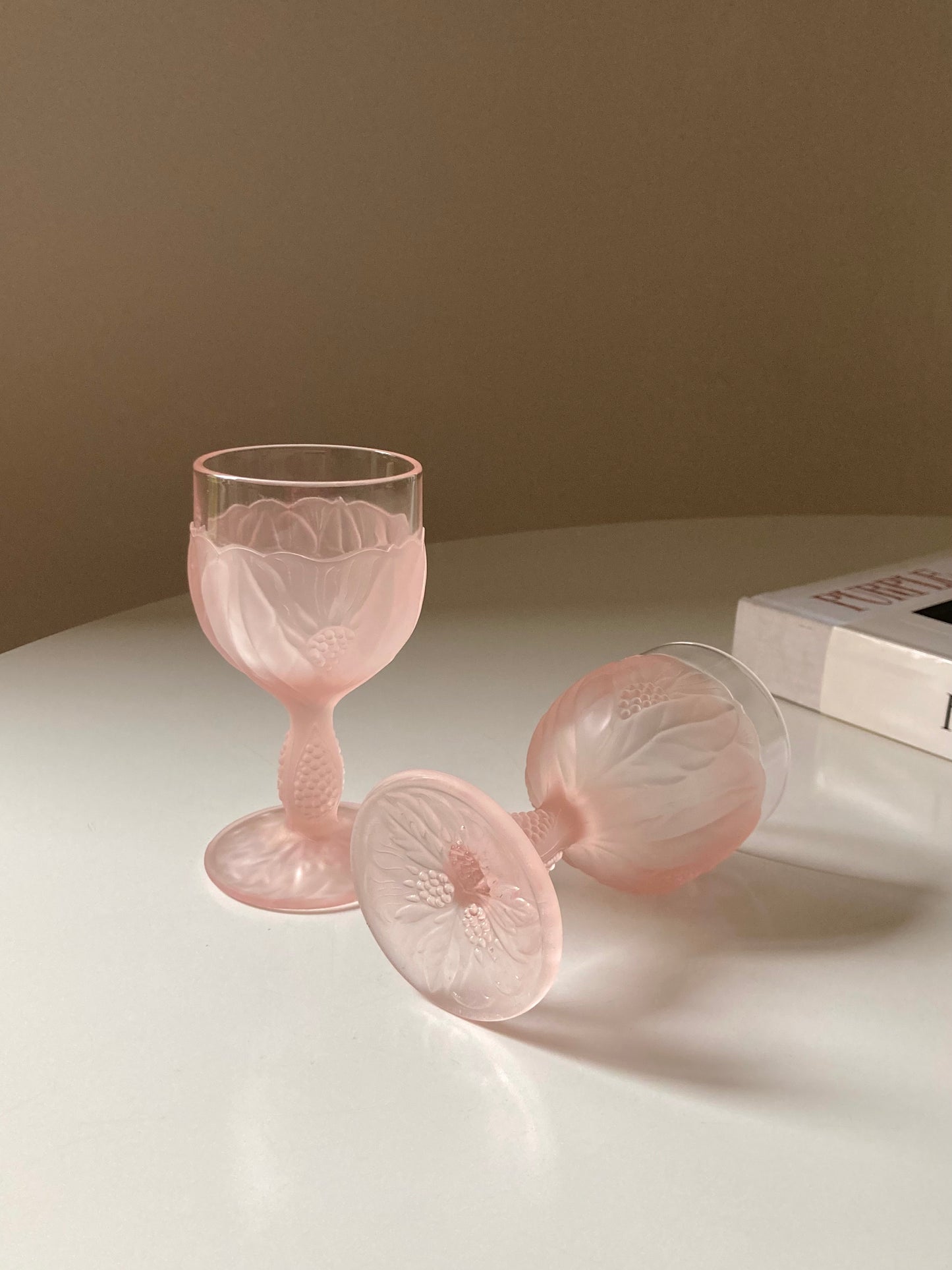 Set of 4 pink glasses with floral motif