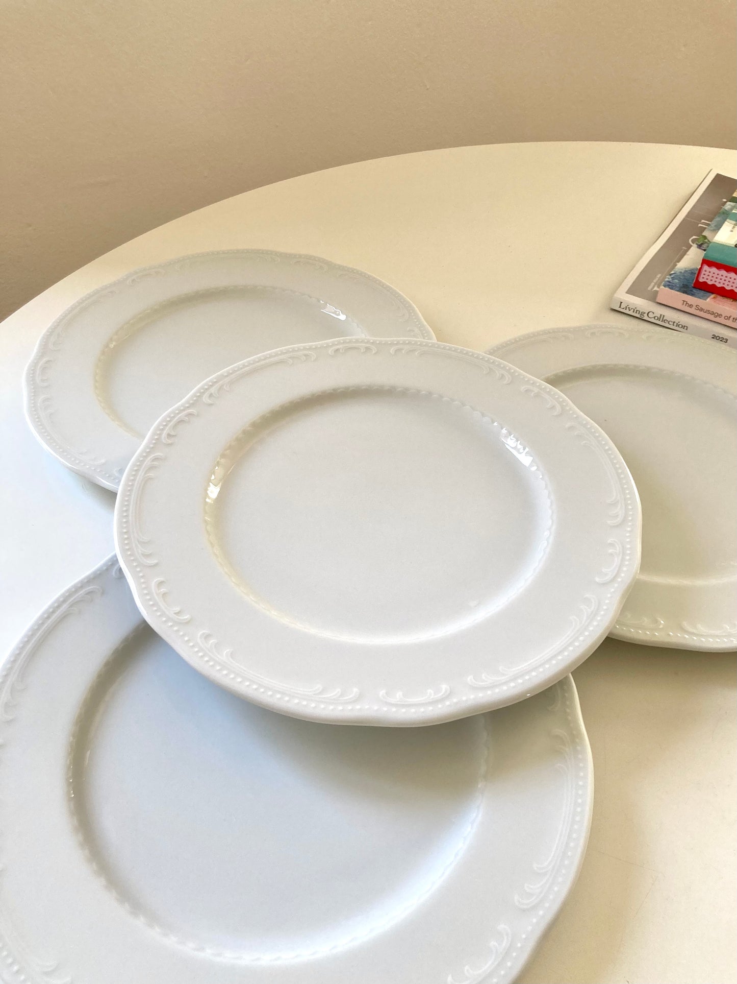 Service of porcelain dinner plates