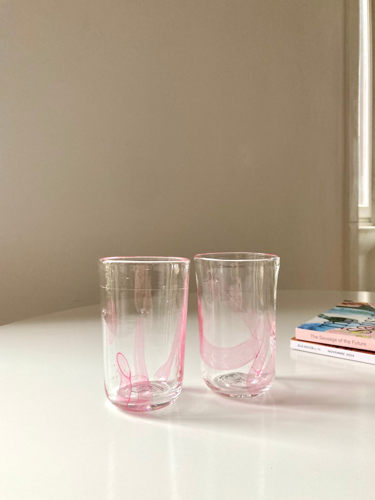 Set di goti veneziani con linee rosa trasparenti