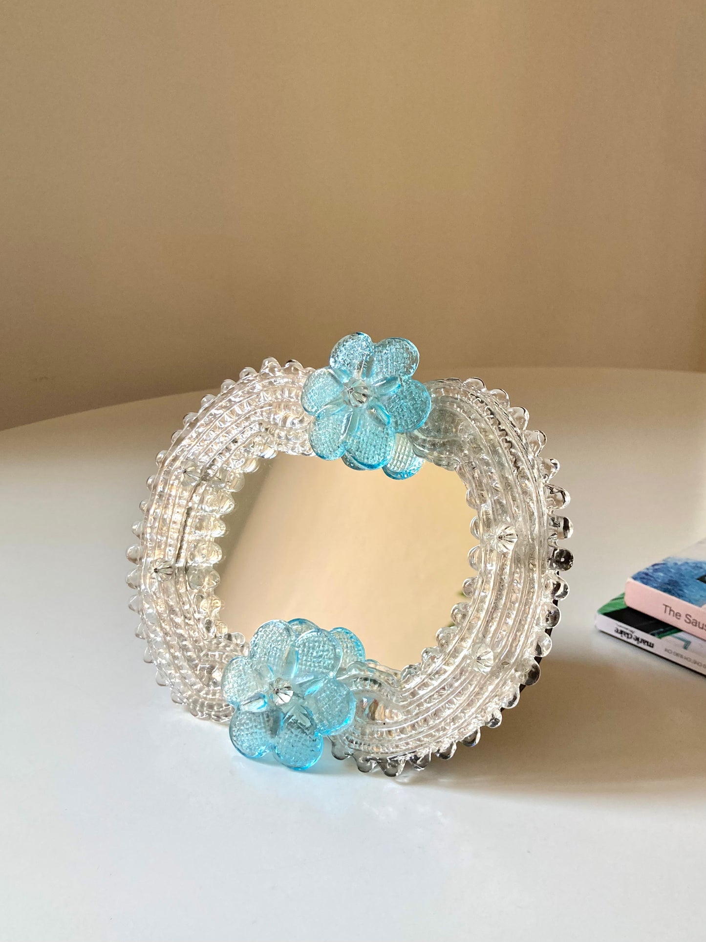 Specchio veneziano con fiori azzurri