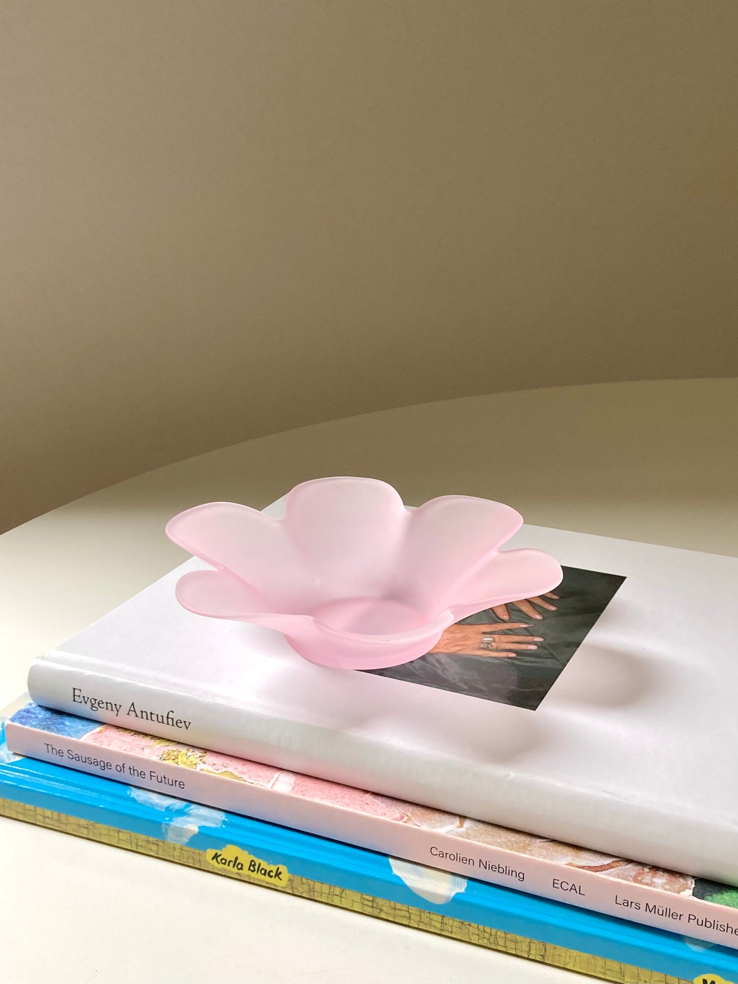 Pink glass flower-shaped bowls