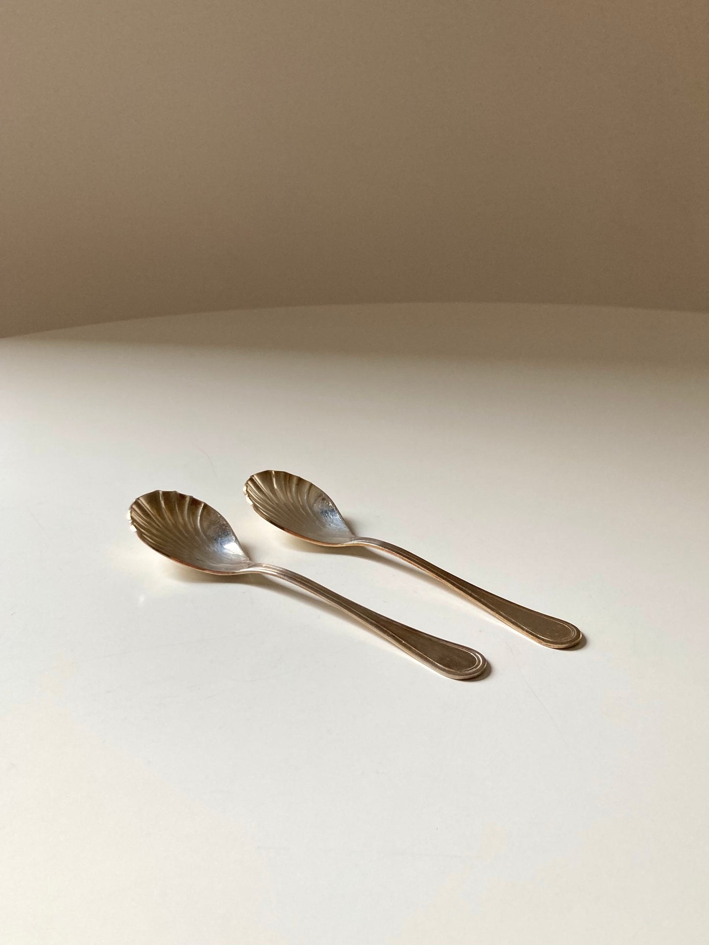 Pair of clamshell spoons