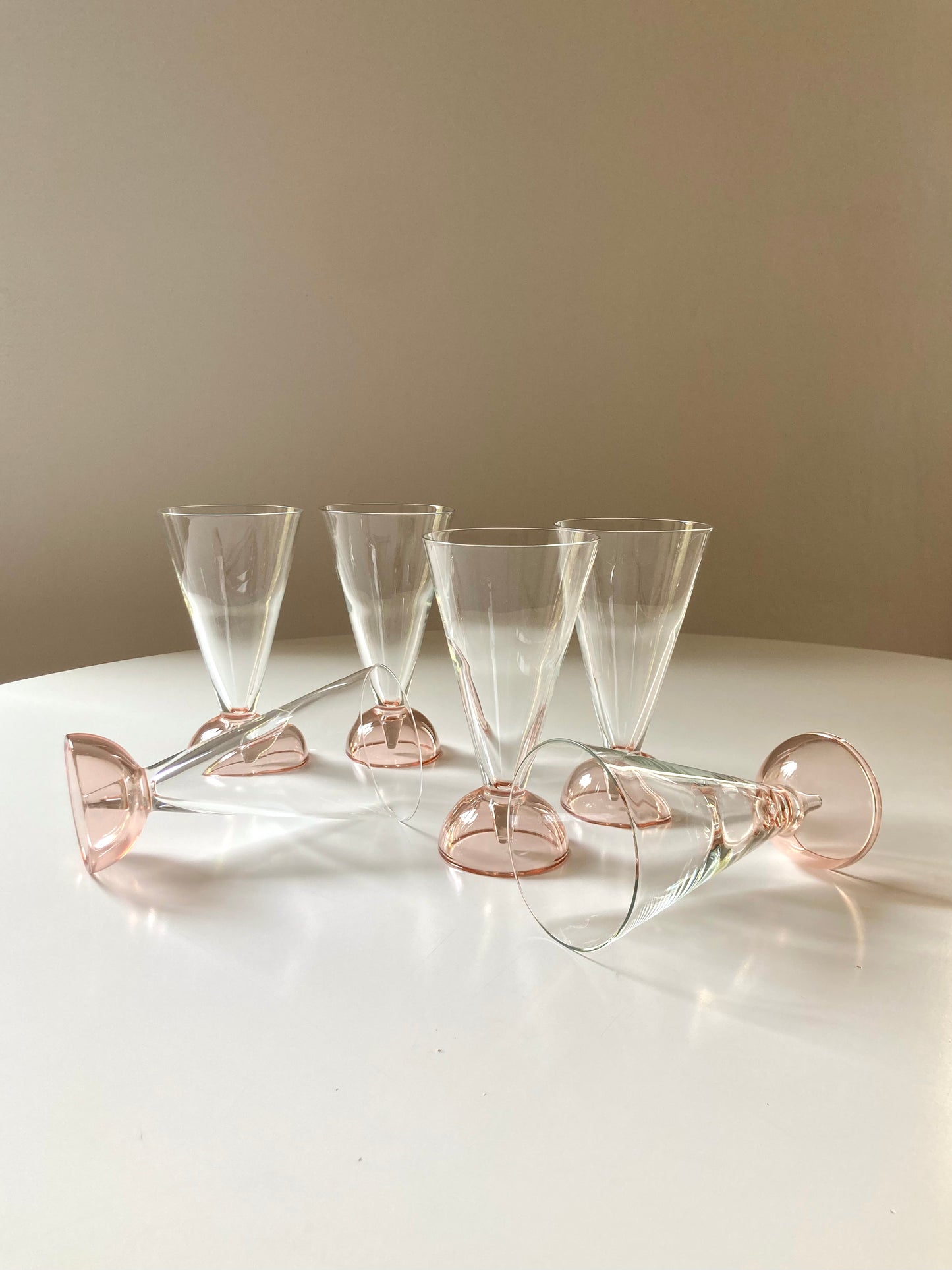 Set of 6 glasses with pink base