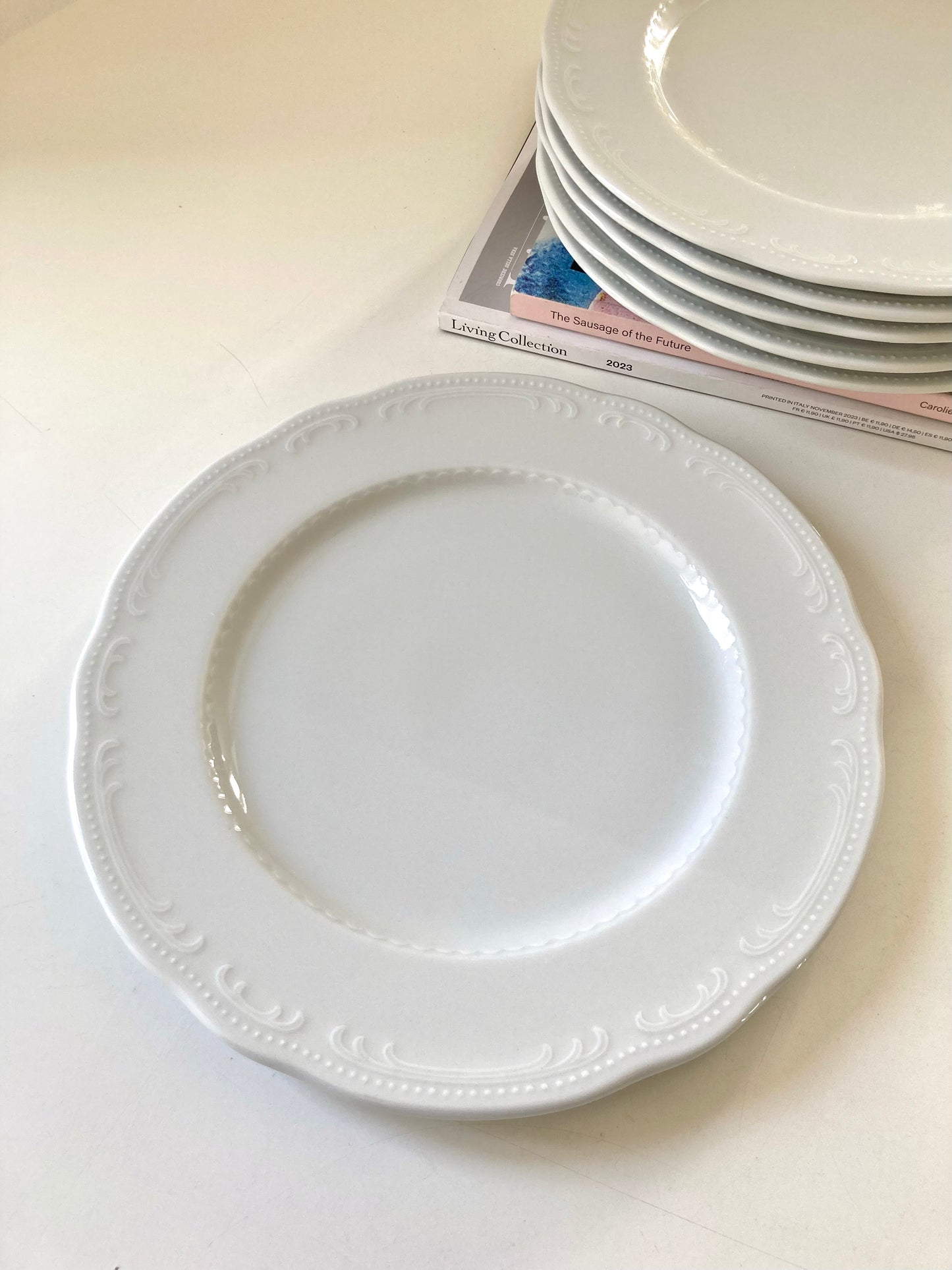 Service of porcelain dinner plates