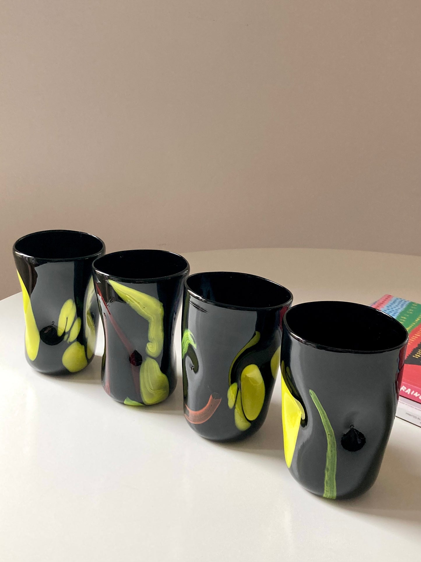 Set di goti veneziani neri a macchie