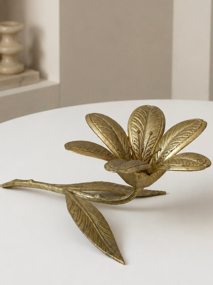 Posacenere in ottone con petali estraibili