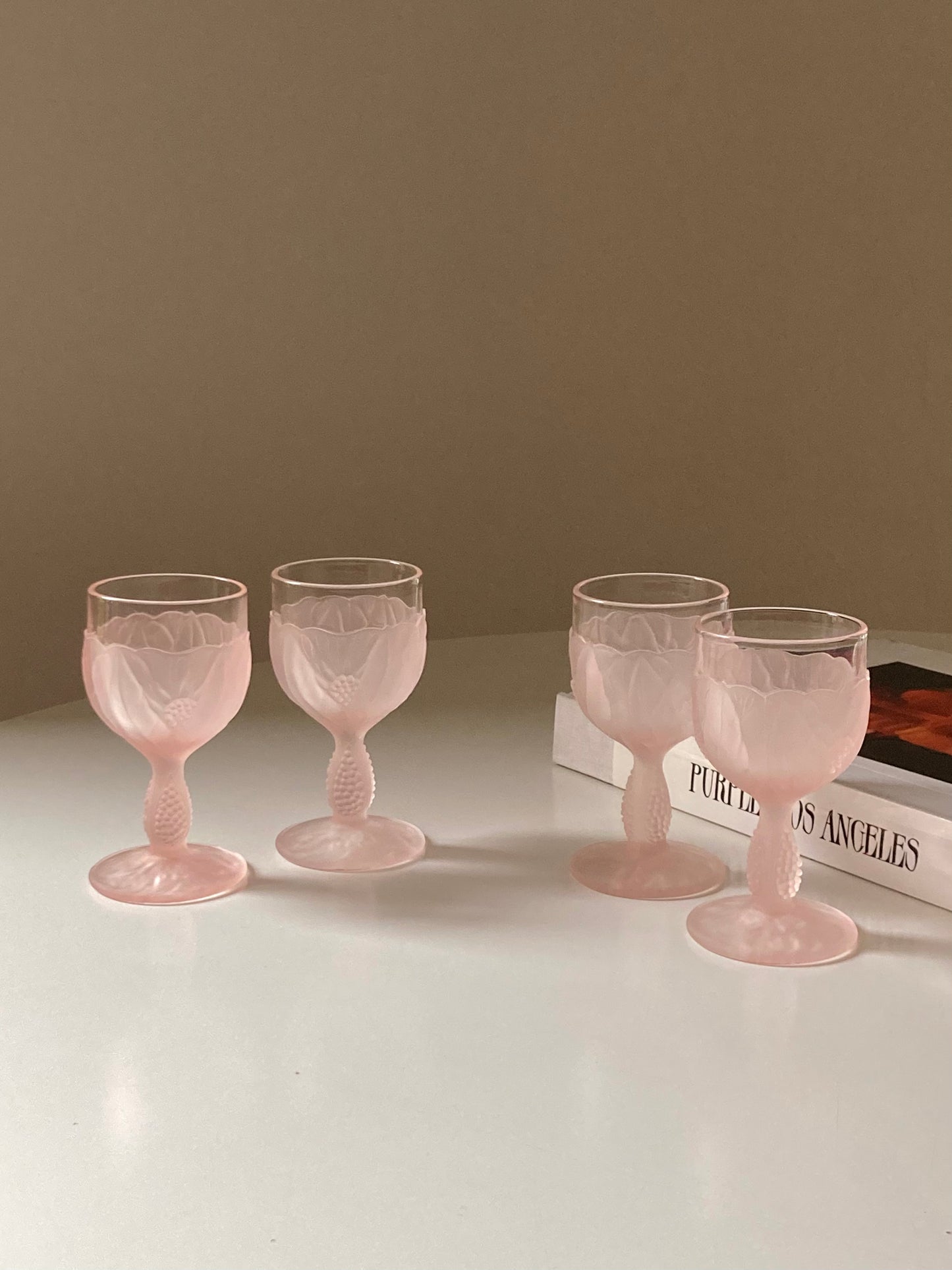 Set of 4 pink glasses with floral motif