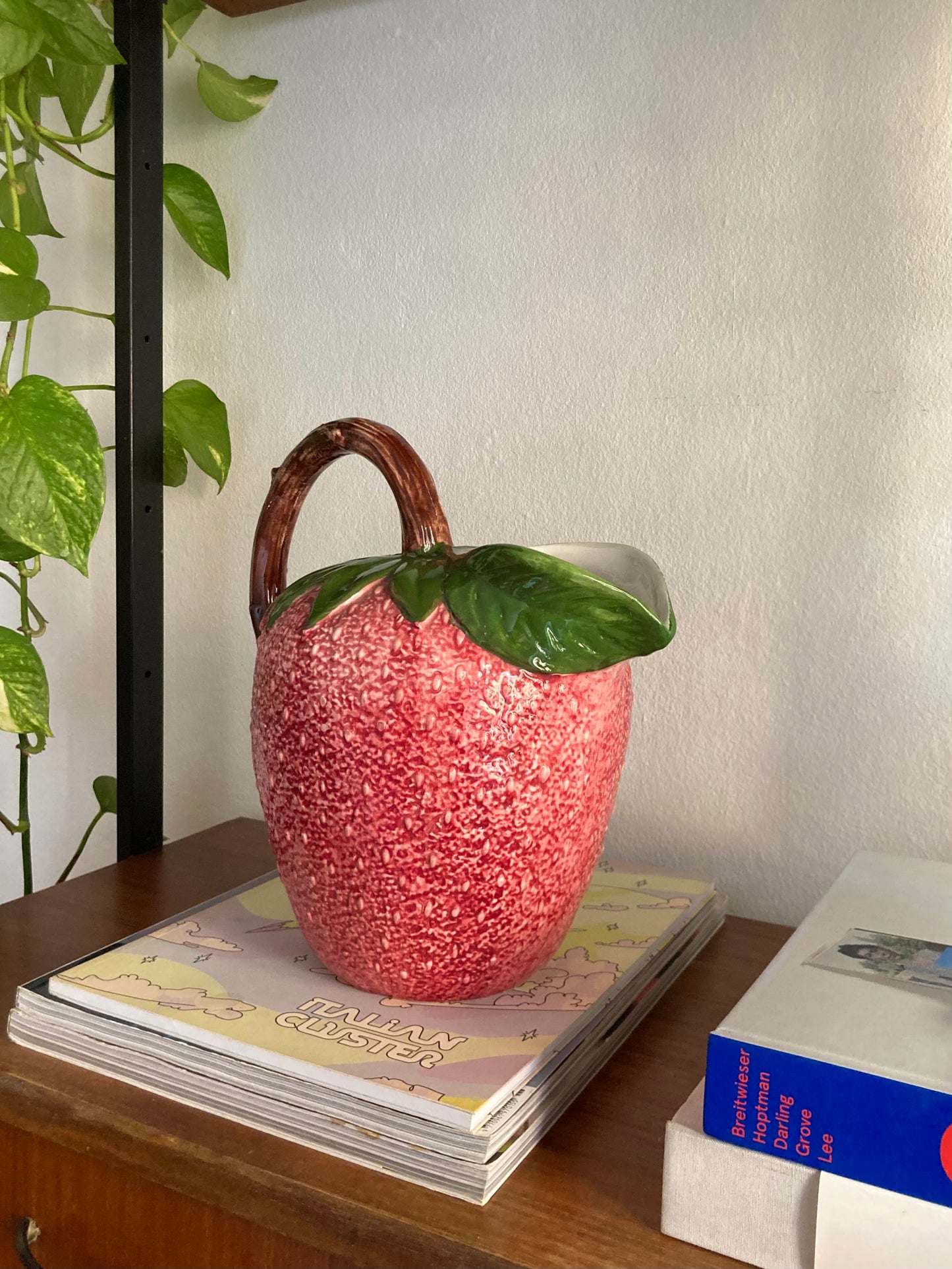 Strawberry jug in Bassano ceramic