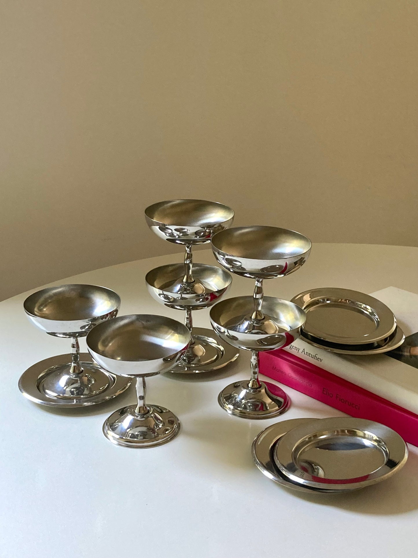Set di 6 coppe in acciaio con piattini