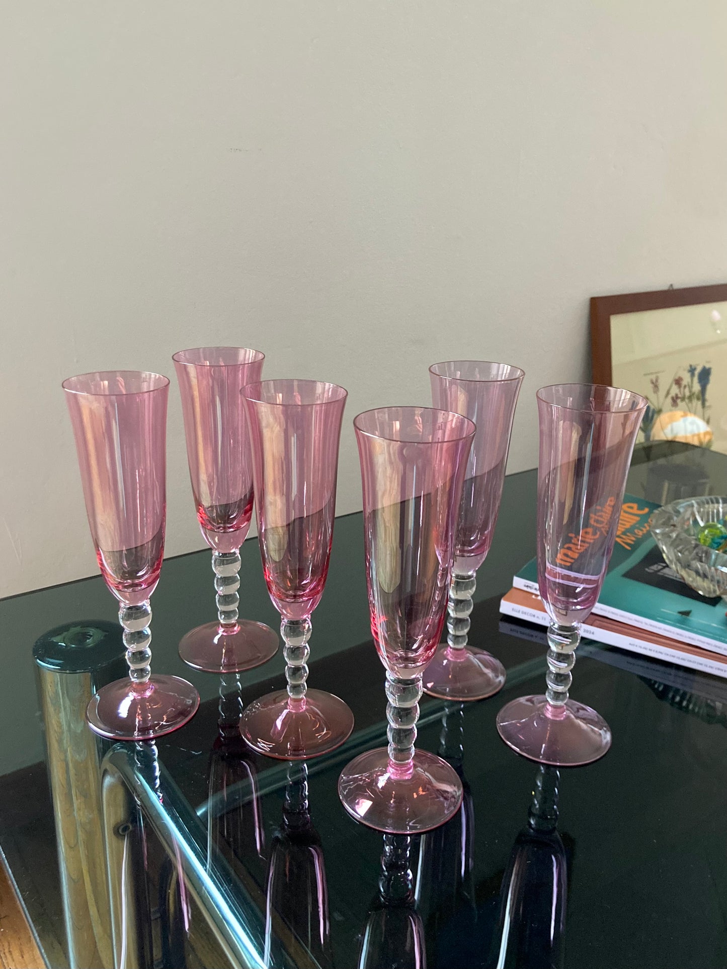 Set di flute rosa con stelo a bolle