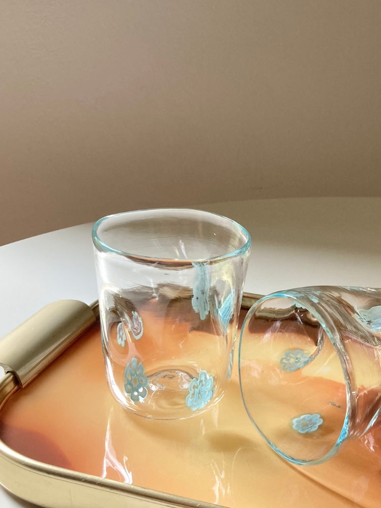 Set di goti veneziani con fiori azzurri