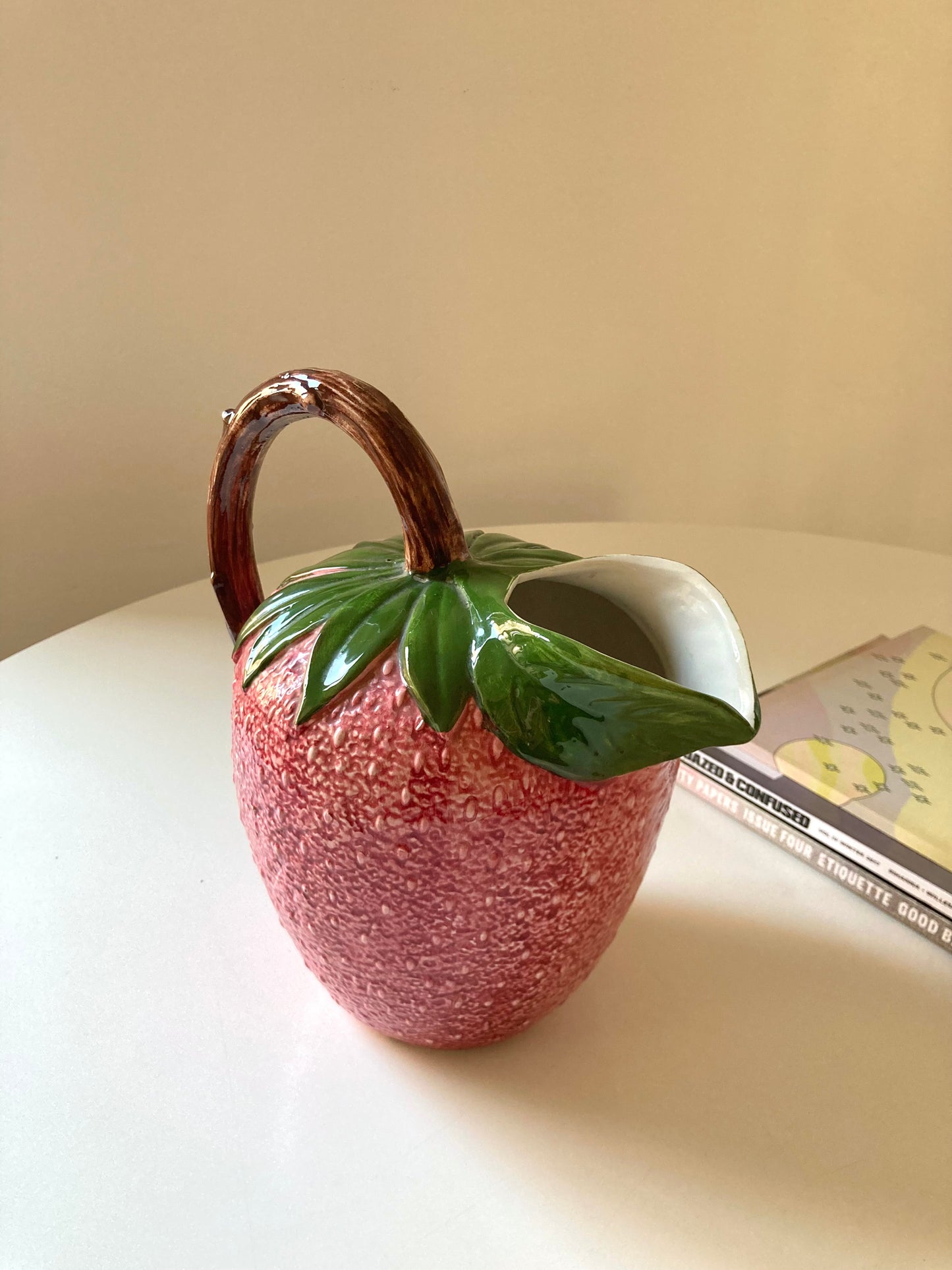 Strawberry jug in Bassano ceramic