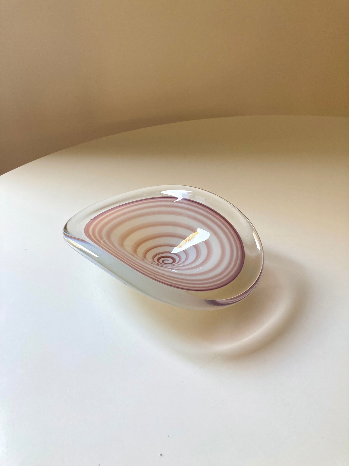 Sommerso glass bowl with pink spiral