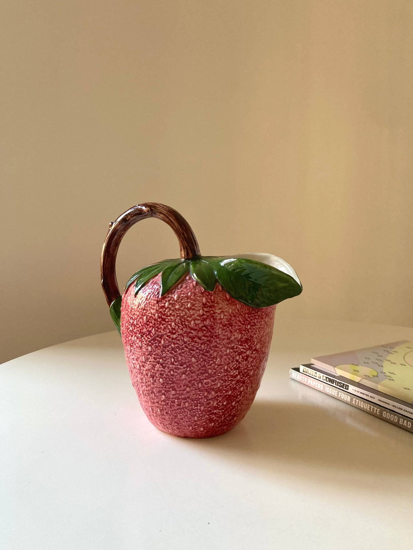 Strawberry jug in Bassano ceramic