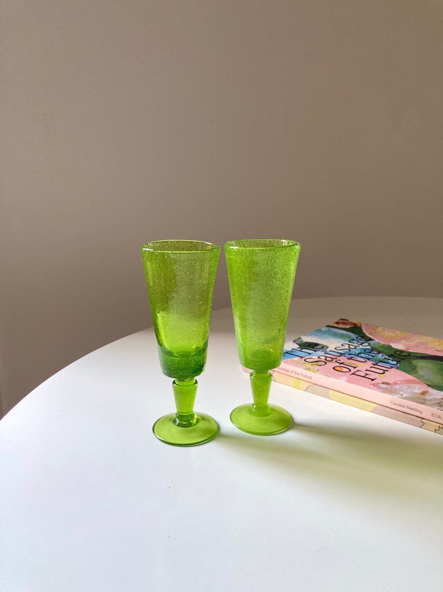 Set of 6 green handmade glass flutes