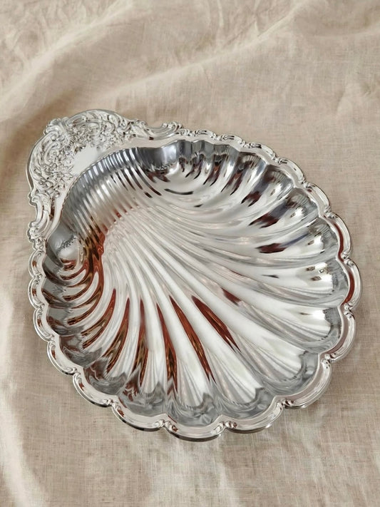 Grande piatto a forma di conchiglia
