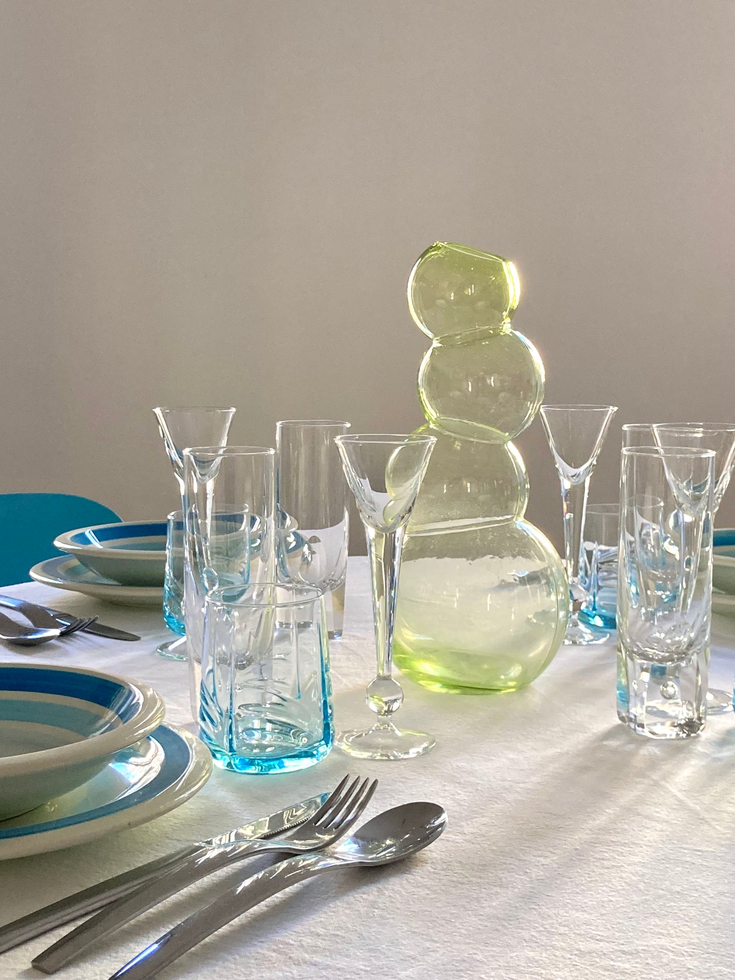 Set of 6 tall glasses with solid glass base