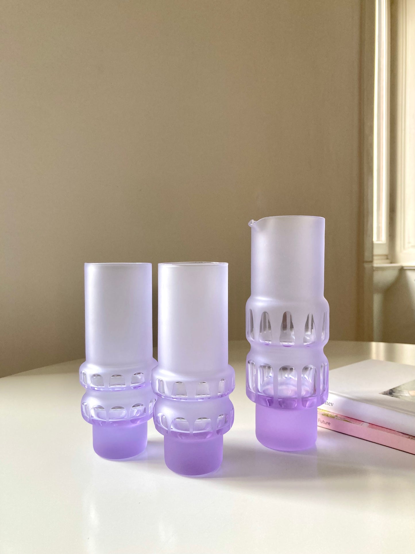 Set bicchieri e brocca in vetro lilla satinato