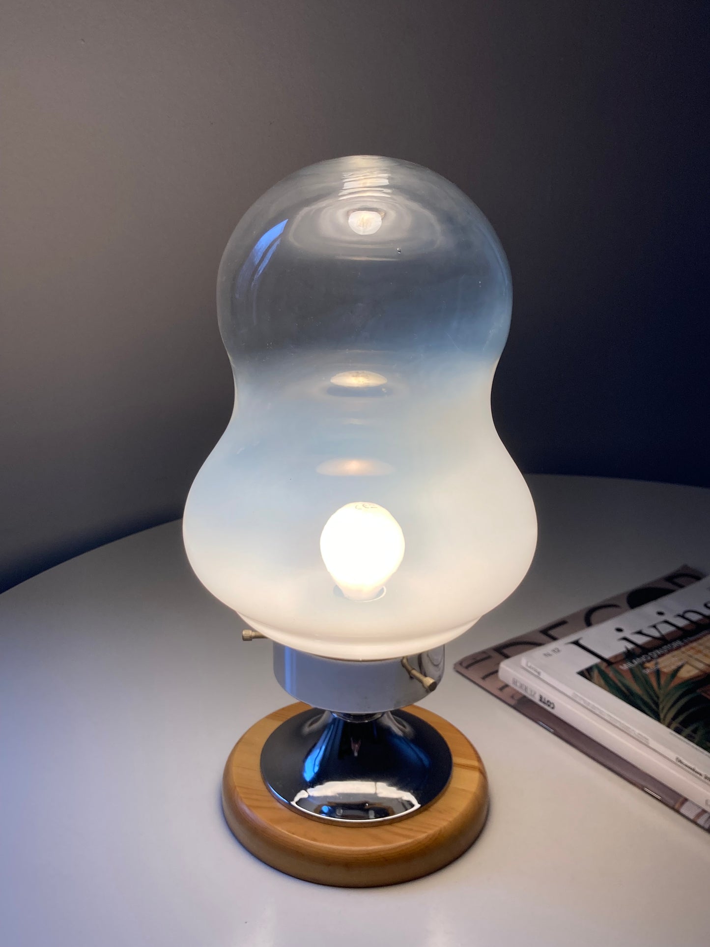 Grande lampada vintage in vetro soffiato