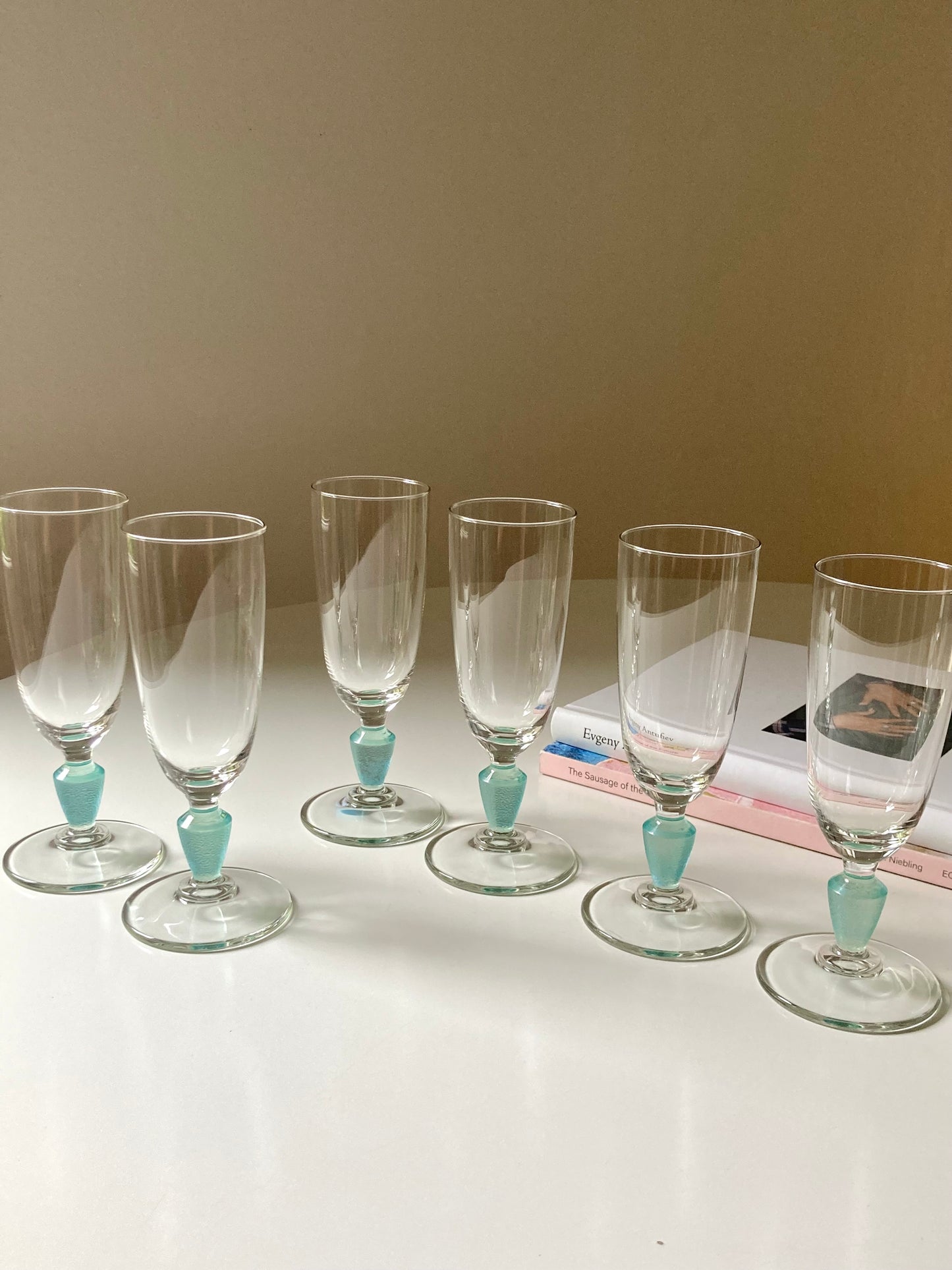 Set of 6 flutes with blue stem