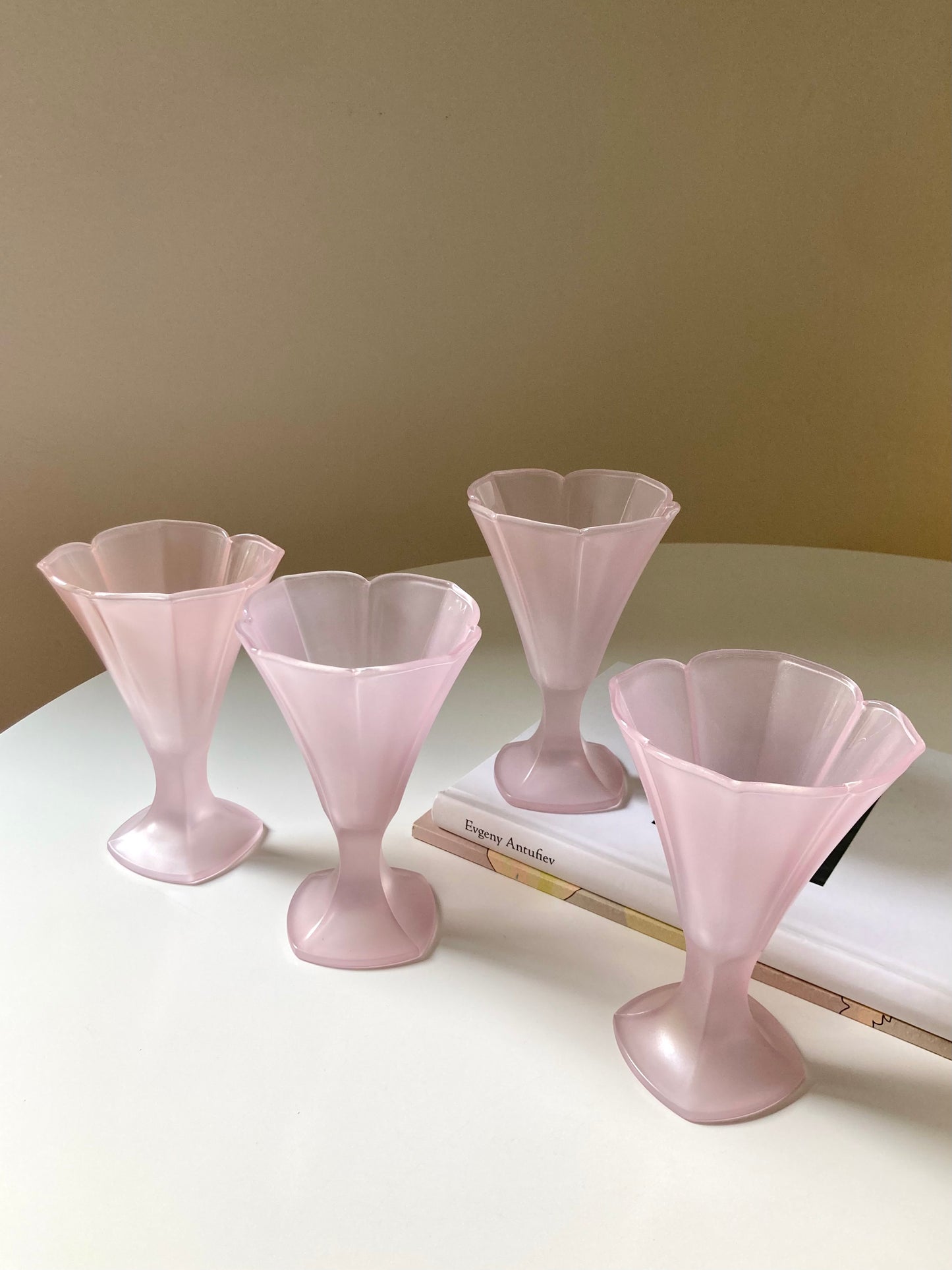 Set of 4 pink dessert cups