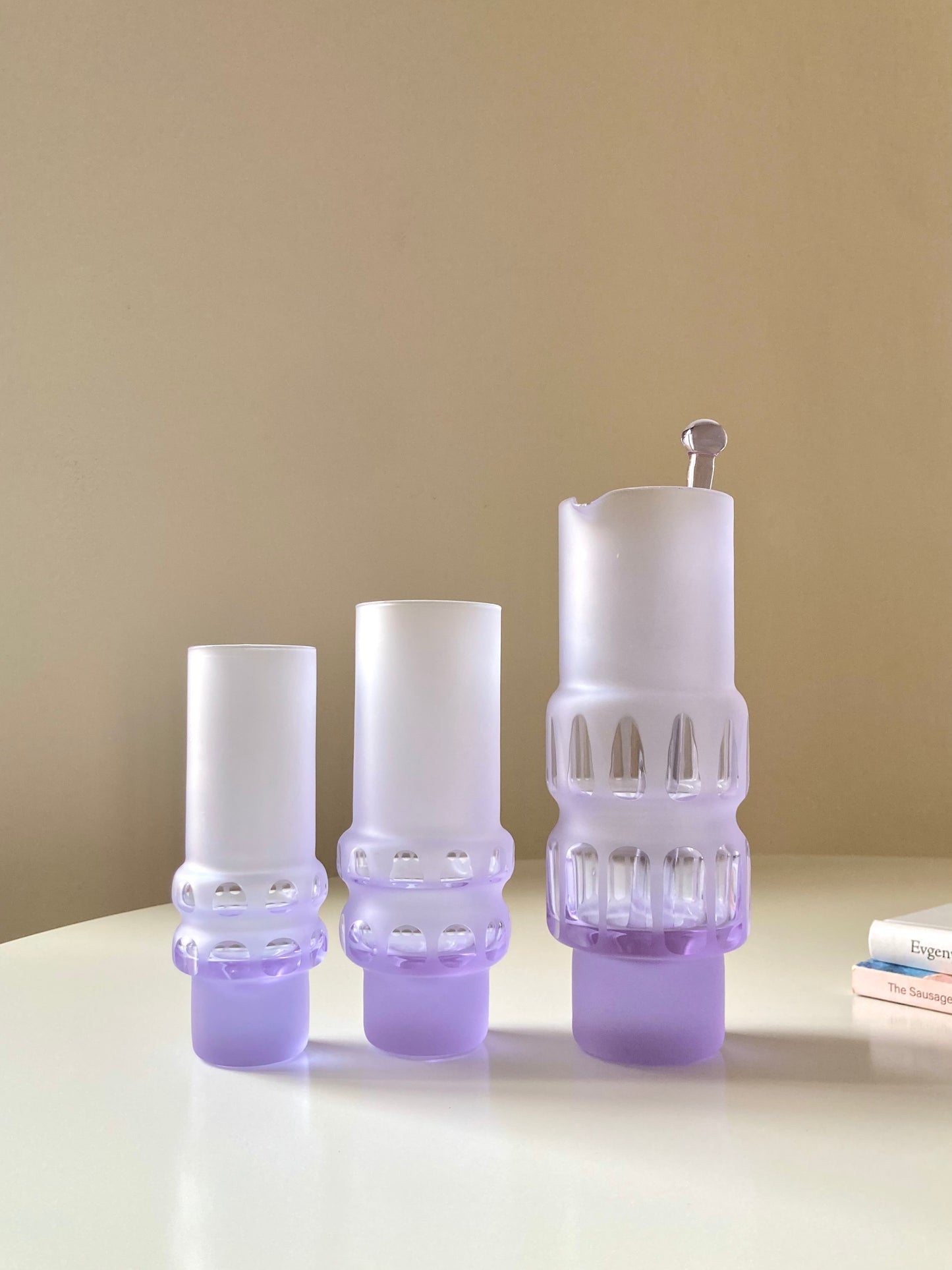 Set bicchieri e brocca in vetro lilla satinato