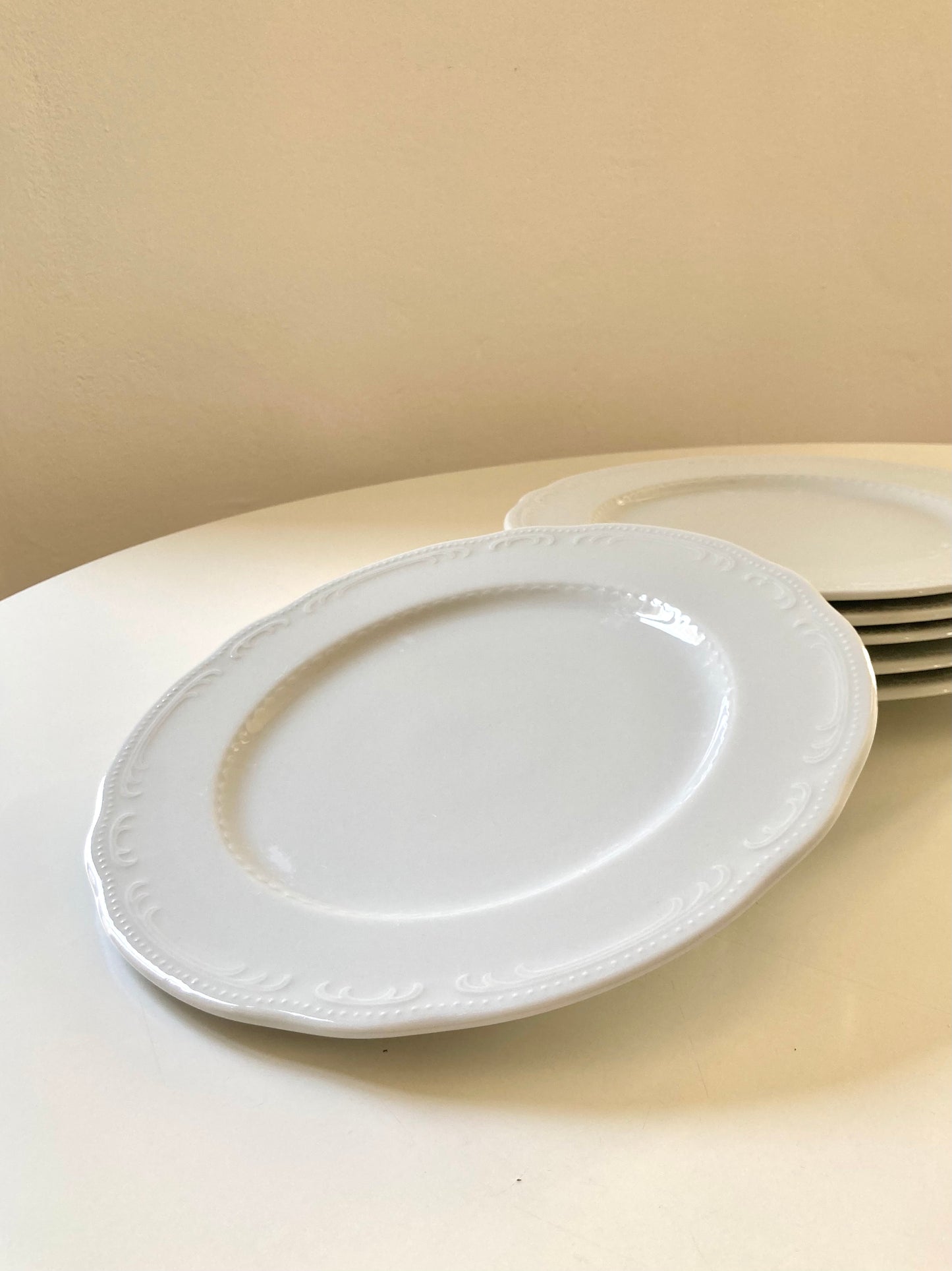 Service of porcelain dinner plates