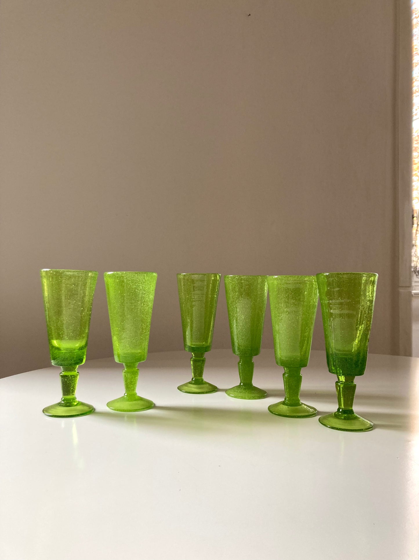 Set of 6 green handmade glass flutes