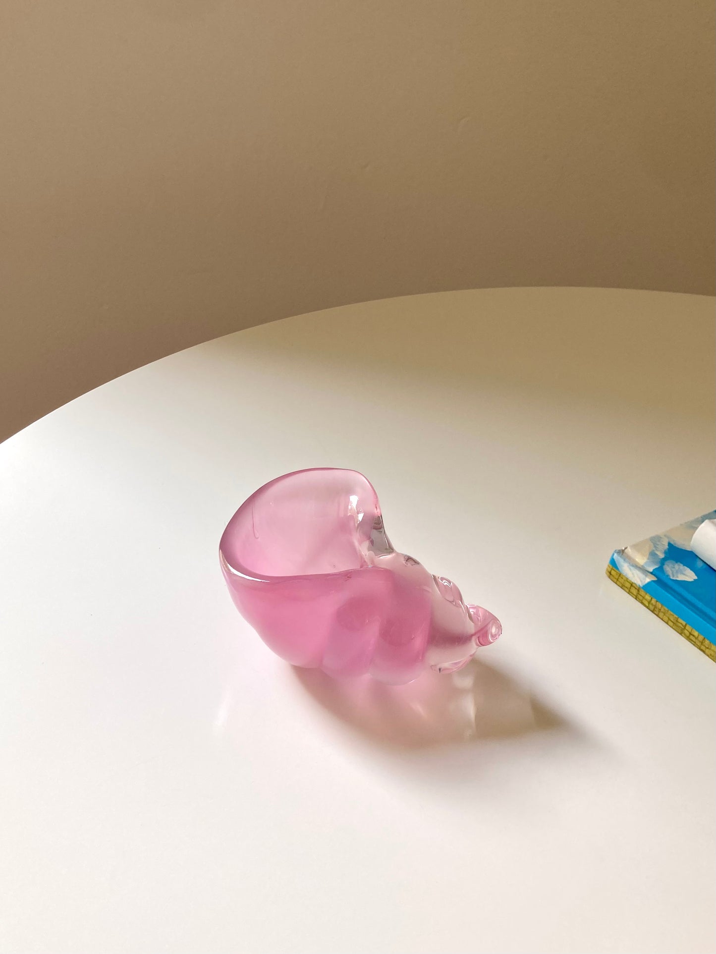 Shell-shaped pink glass bowl