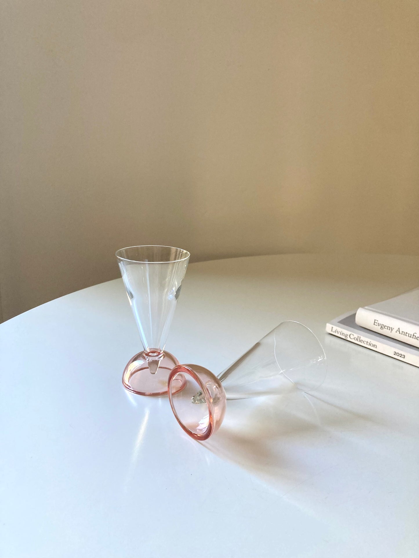 Set of 4 glasses with pink base