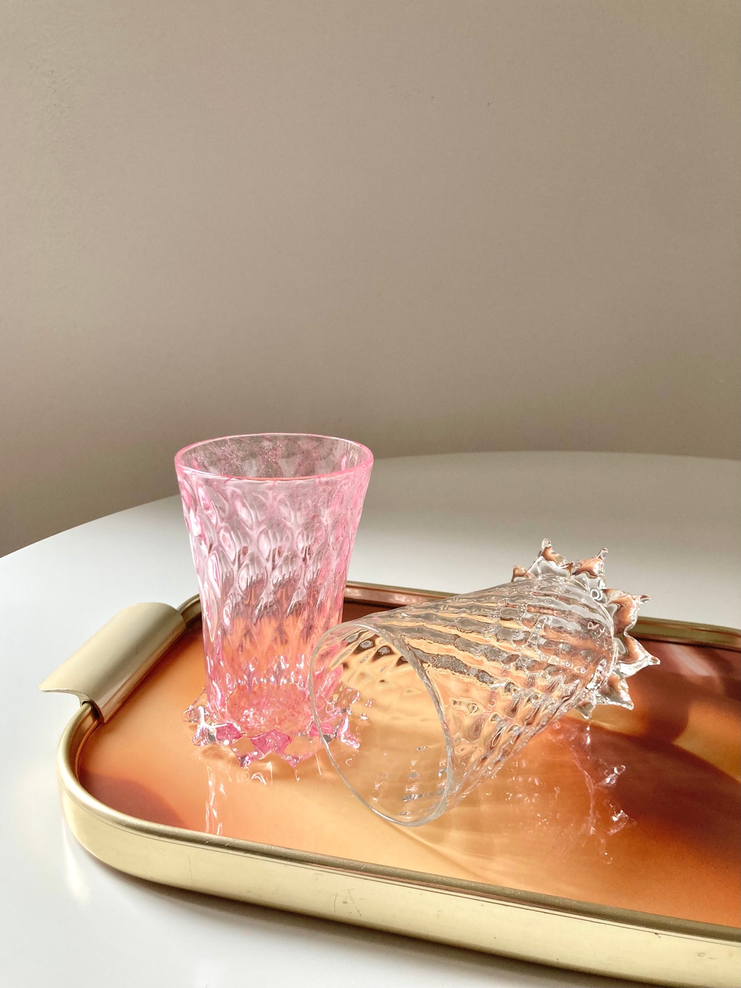 Bicchieri rosa con base in cristallo