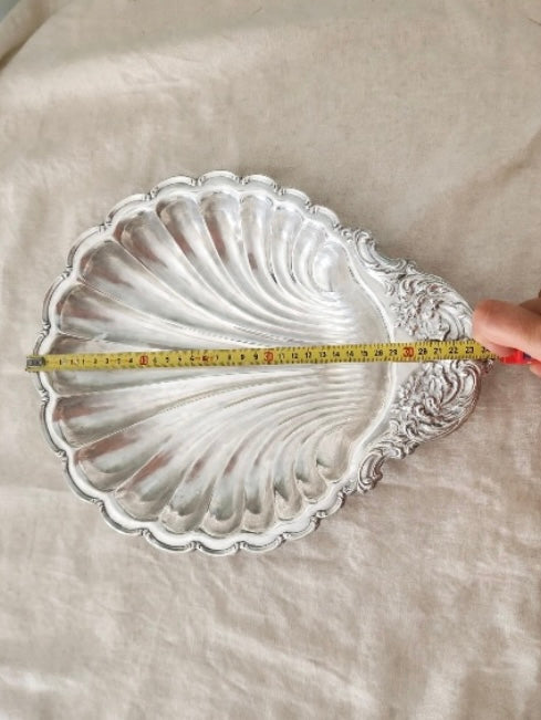 Grande piatto a forma di conchiglia