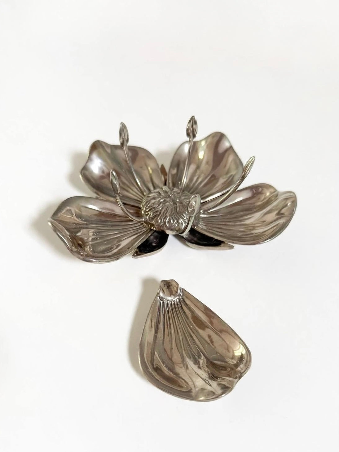 Portacenere vintage a fiore con petali