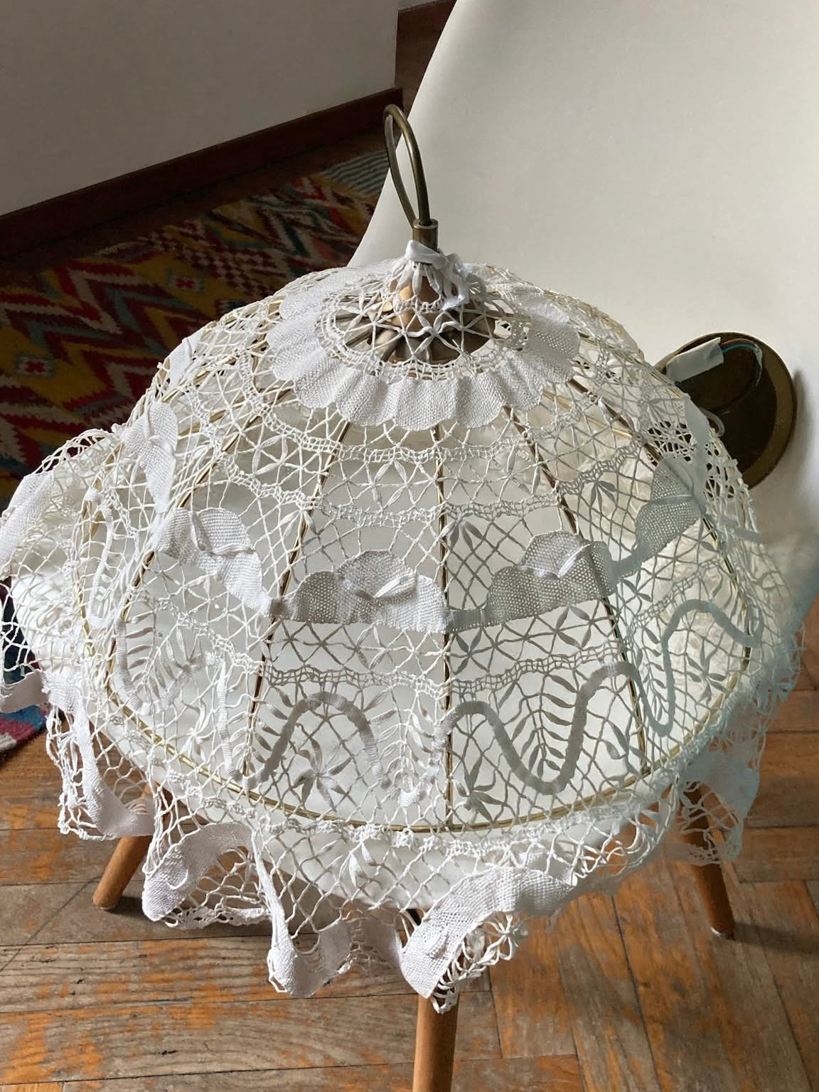 Lampadario fatto a mano all’uncinetto
