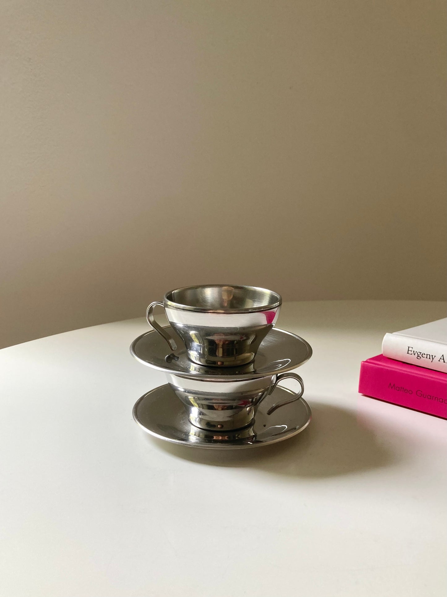 Coppia di tazzine da caffè in acciaio