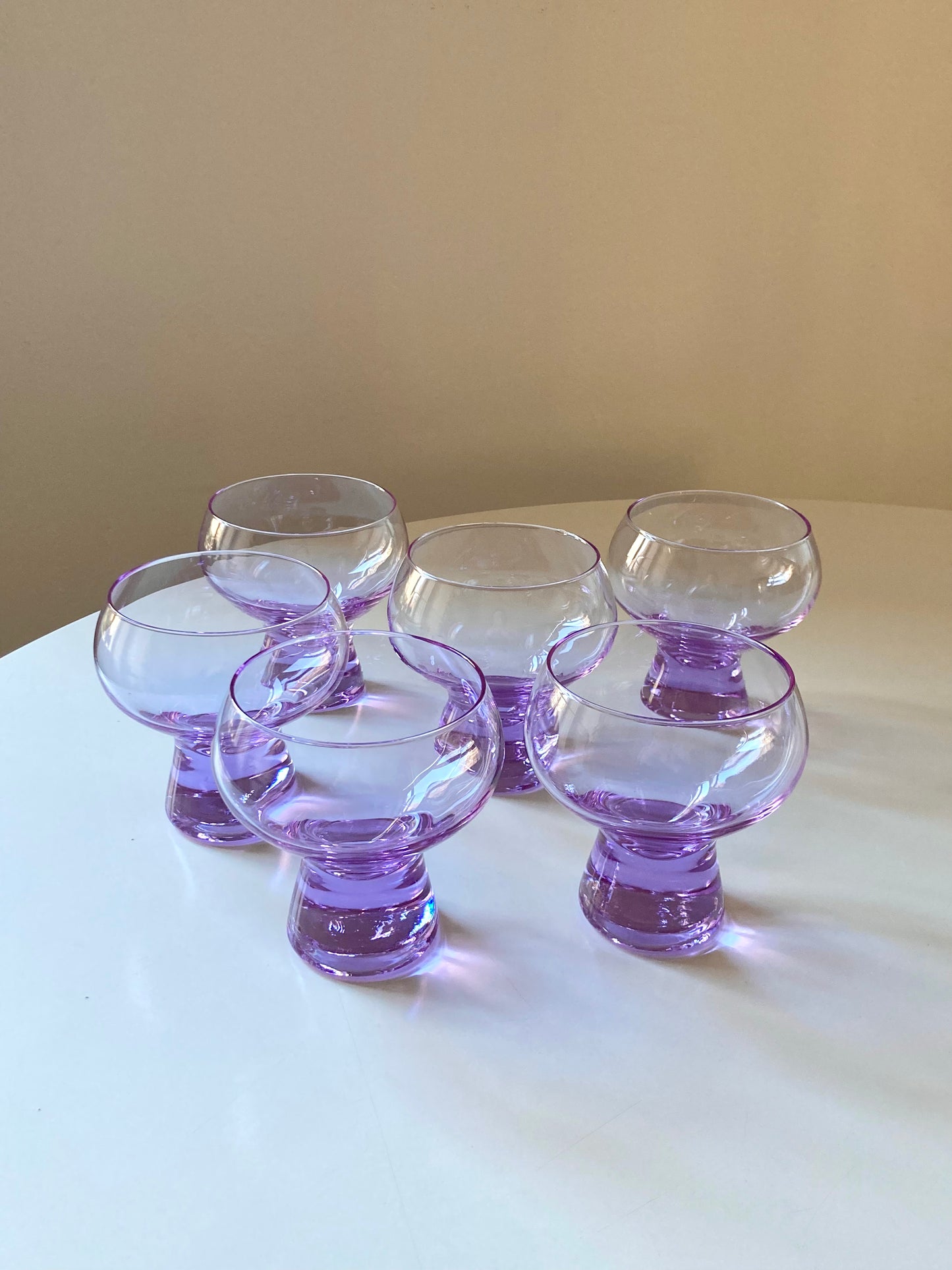 Service of 6 cups and large bowl in purple glass