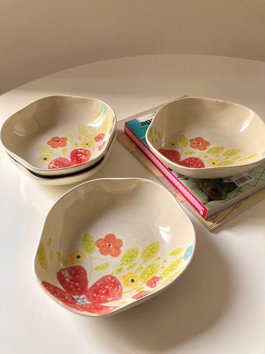 Set of 4 soup plates with flowers