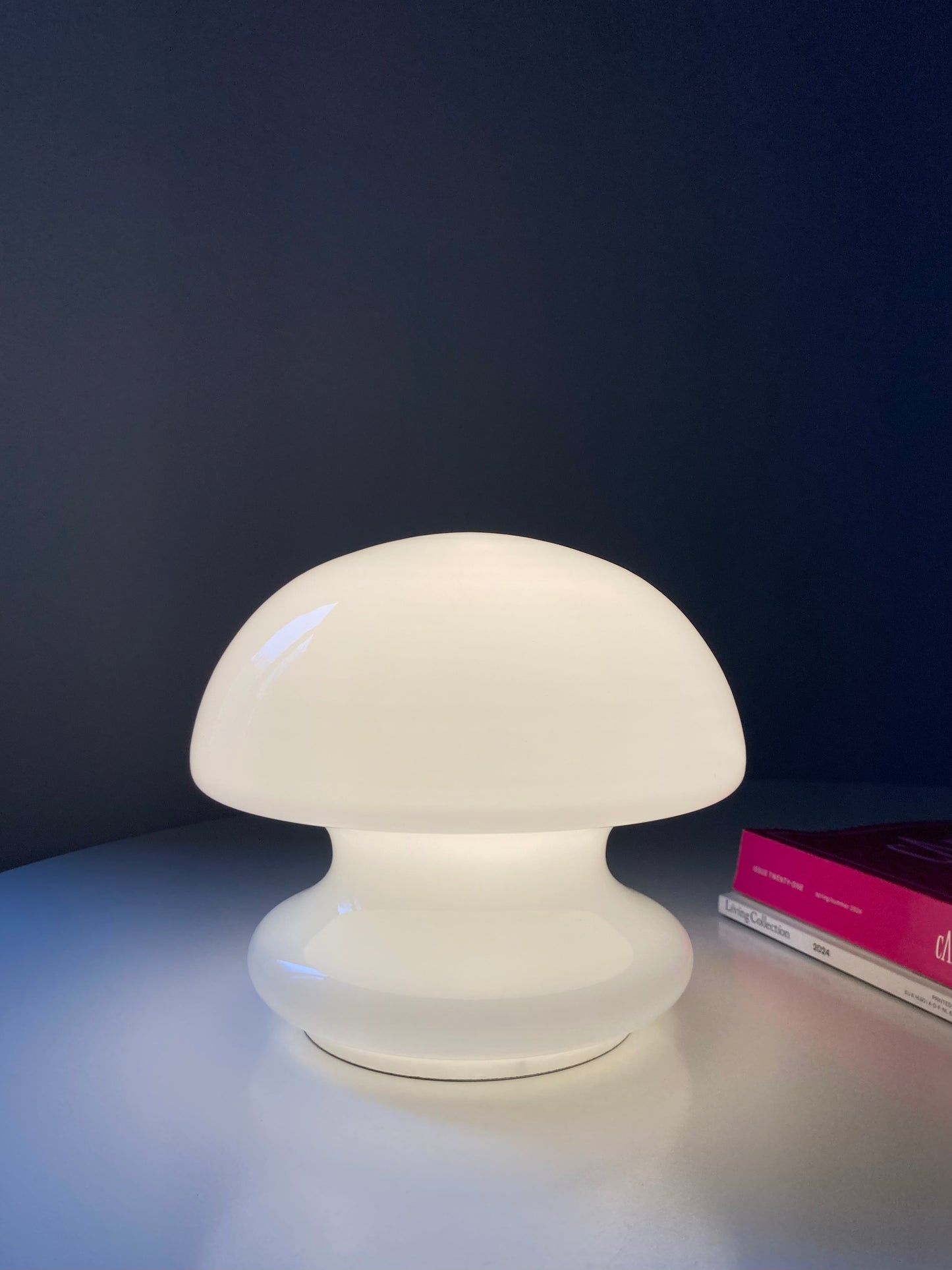Lampada space age a fungo bianca