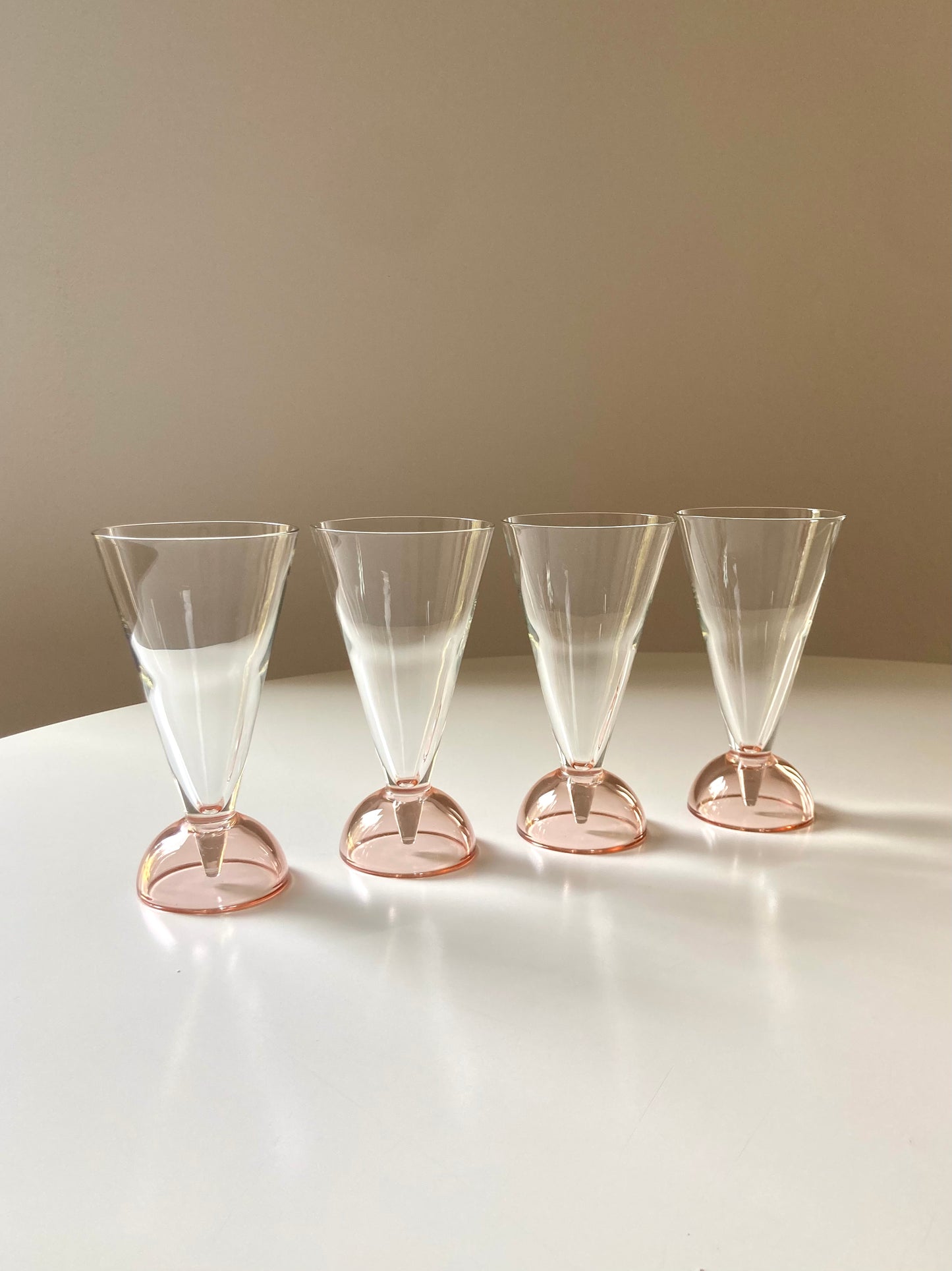 Set of 6 glasses with pink base