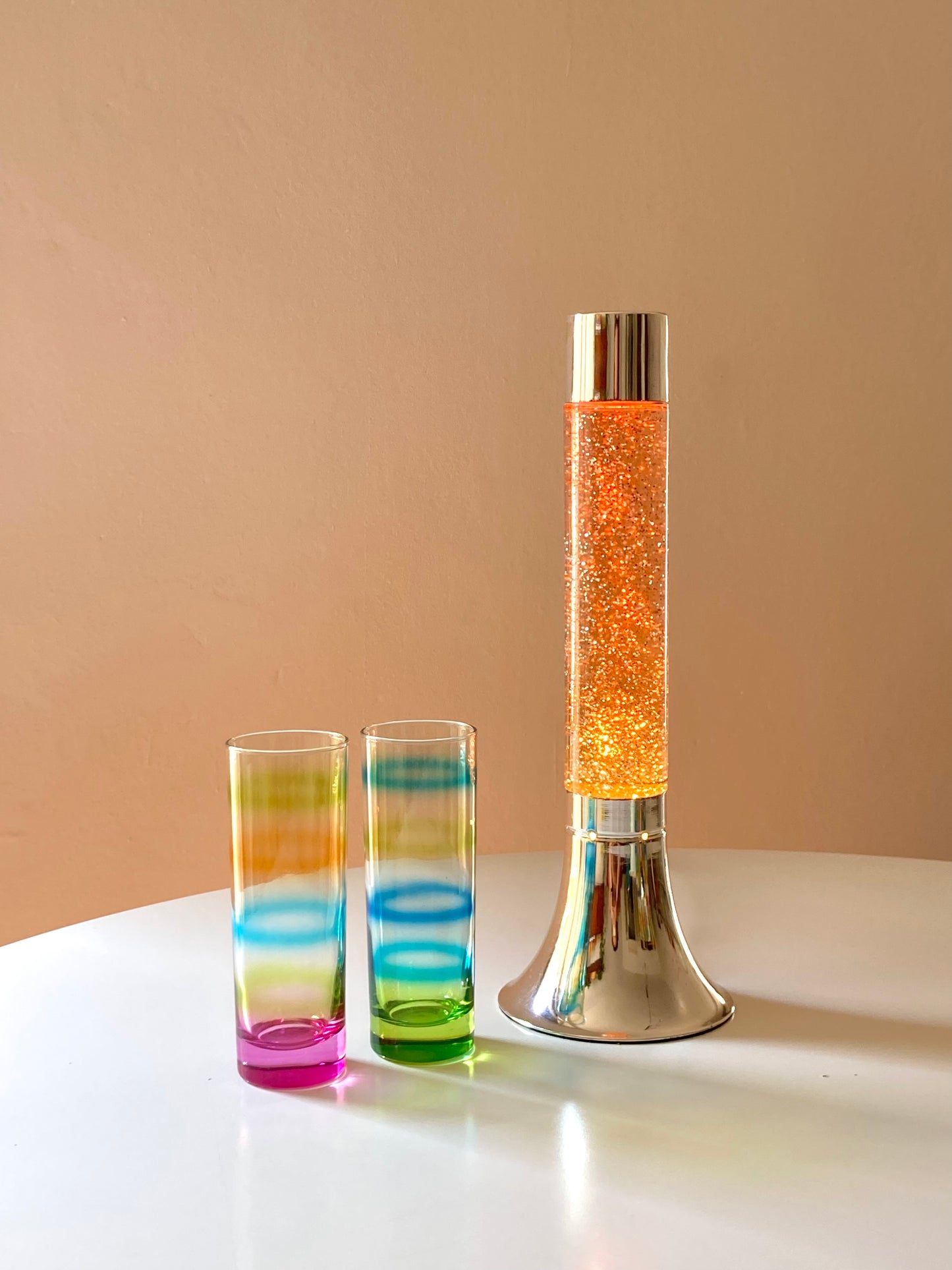 Lampada lava arancione con glitter