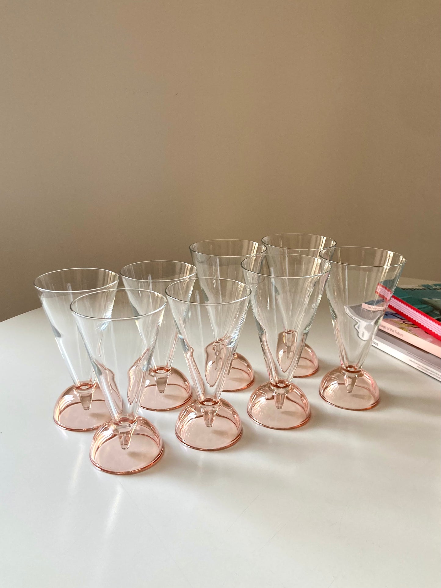 Set of 8 glasses with pink base