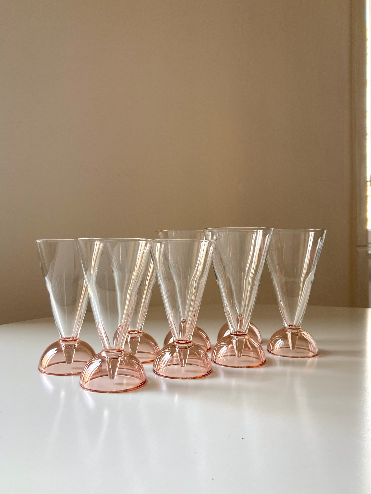 Set of 8 glasses with pink base