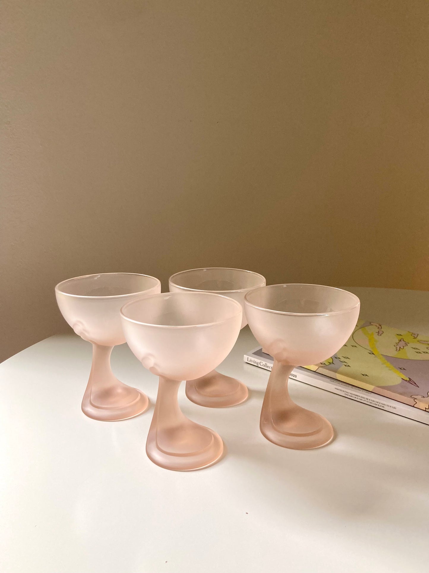 Set of 4 large pink dessert cups