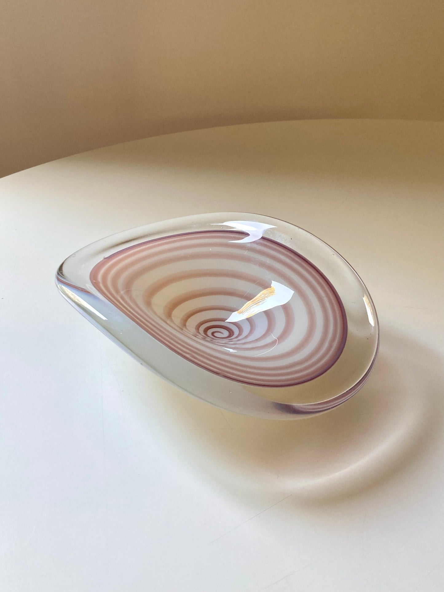 Sommerso glass bowl with pink spiral