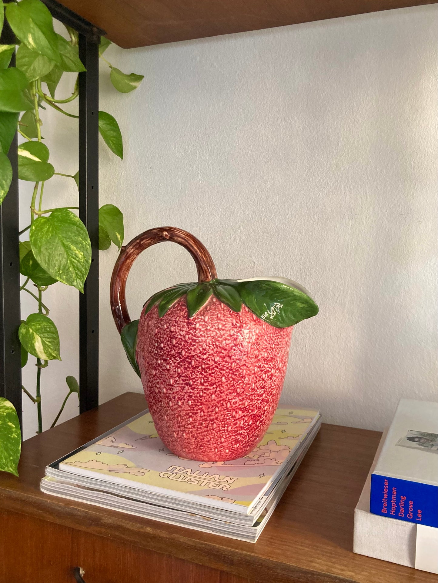 Strawberry jug in Bassano ceramic