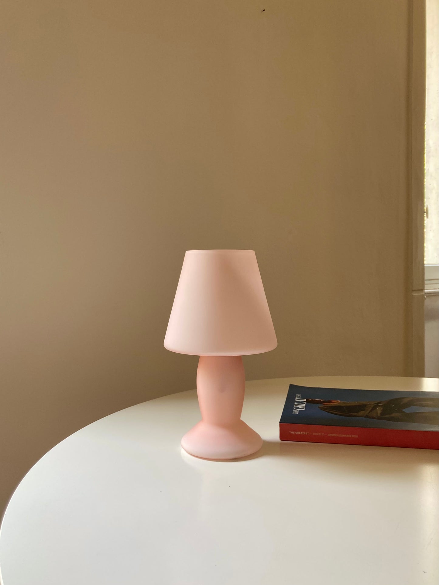 Lampada in vetro rosa pastello