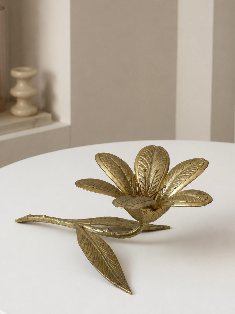 Posacenere in ottone con petali estraibili